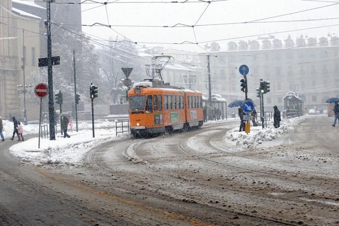 Meteo, domani ancora un po' di neve, poi è allerta meteo