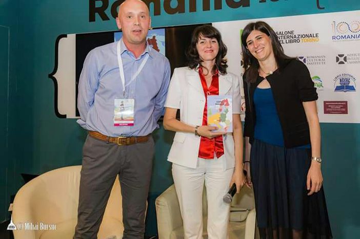 Chiara Appendino alla presentazione del volume "Come fratelli" al Salone del libro Chiara Appendino alla presentazione del volume "Come fratelli" al Salone del libro