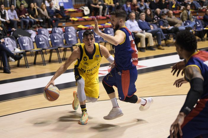 La Reale Mutua Basket lotta, ma cade a Rieti La Reale Mutua Basket lotta, ma cade a Rieti