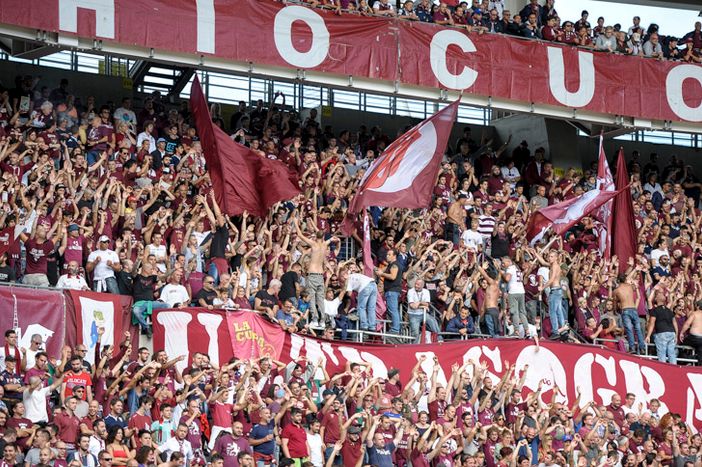 VIDEO - Torino, giocatori e tifosi festeggiano la vittoria sul Genoa