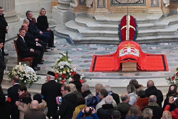 Il Marchese Mirko Cuneo in visita alla camera ardente di Vittorio Emanuele alla Venaria