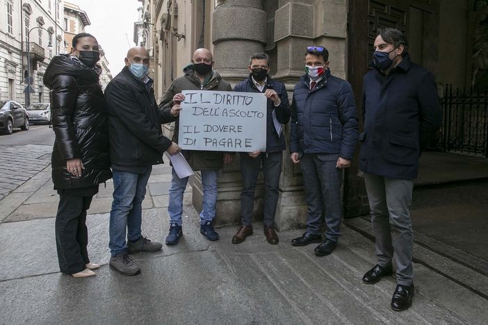 Delegazione di commercianti dell’Alto Canavese davanti a Palazzo Lascaris