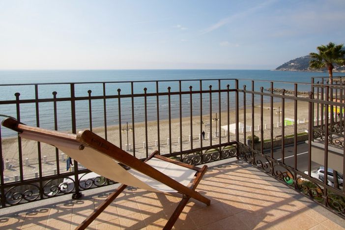 Residence Bagni Amici ad Andora: un'Oasi di Relax e Divertimento per Tutta la Famiglia