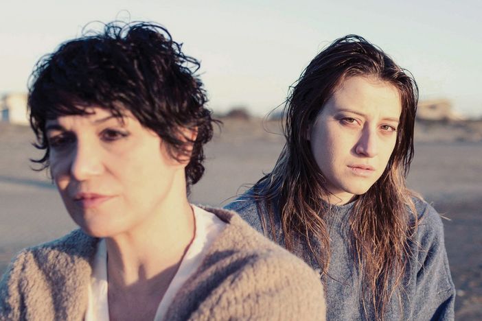 Orfeo ed Euridice su un'isola senza nome: al Gobetti debutta "Ci vediamo all'alba"