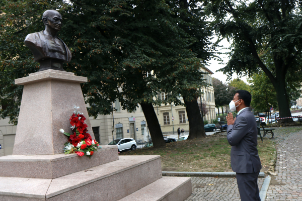Busto di Gandhi in stato di abbandono, l'associazione Marco Pannella chiede ad Appendino di intervenire Busto di Gandhi in stato di abbandono, l'associazione Marco Pannella chiede ad Appendino di intervenire