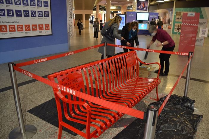 panchina rossa a Grugliasco