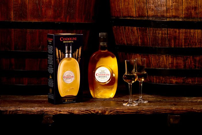 L’arte della distillazione: i due metodi di Grappa Candolini L’arte della distillazione: i due metodi di Grappa Candolini