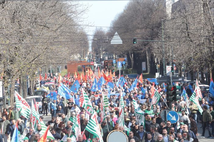 Tornano a scioperare i metalmeccanici di Fim, Fiom e Uilm