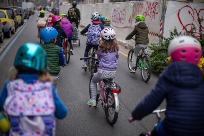 “Streets for Kids”: le scuole scendono in strada per aria pulita e sicurezza “Streets for Kids”: le scuole scendono in strada per aria pulita e sicurezza