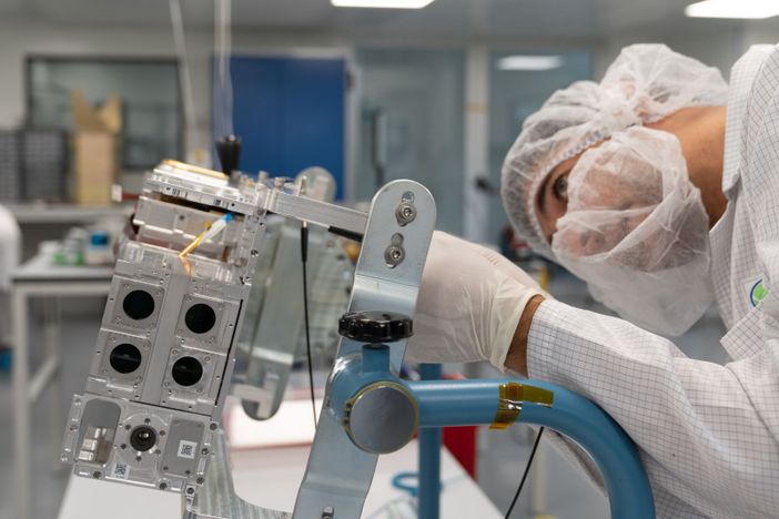 Verso lo spazio il nanosatellite di Tyvak International progettato a Torino Verso lo spazio il nanosatellite di Tyvak International progettato a Torino