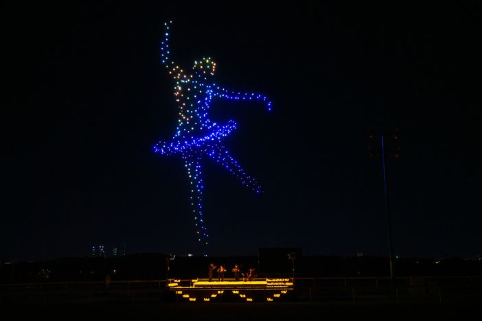 Lo spettacolo DroneArt Show illumina i cieli per due serate a Vinovo