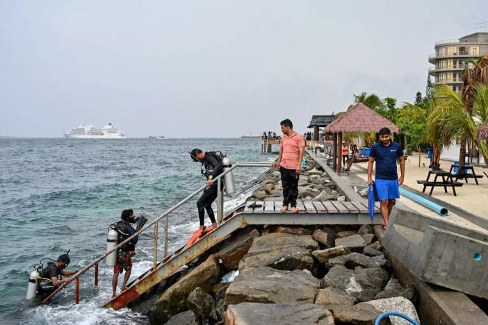 Recuperati i corpi dei sub morti alle Maldive [foto: AdnKronos]