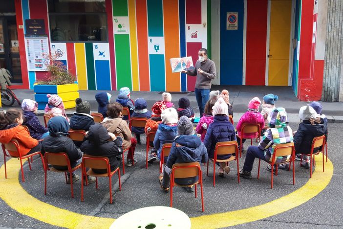 persone a un appuntamento culturale