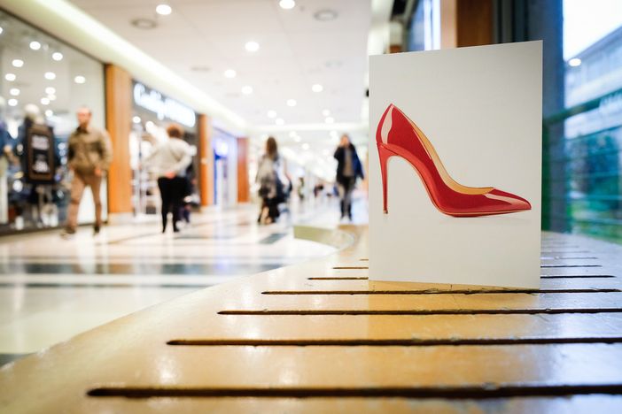 All'8 Gallery le gallerie si tingono di rosso per la Giornata Mondiale contro la violenza sulle donne All'8 Gallery le gallerie si tingono di rosso per la Giornata Mondiale contro la violenza sulle donne