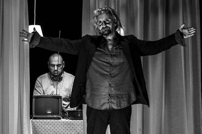 “Una Torre di Libri” chiude con il sorriso e le barzellette di Ascanio Celestini “Una Torre di Libri” chiude con il sorriso e le barzellette di Ascanio Celestini