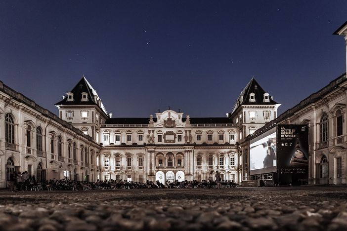 Il cinema all'aperto del Castello del Valentino continua a settembre Il cinema all'aperto del Castello del Valentino continua a settembre