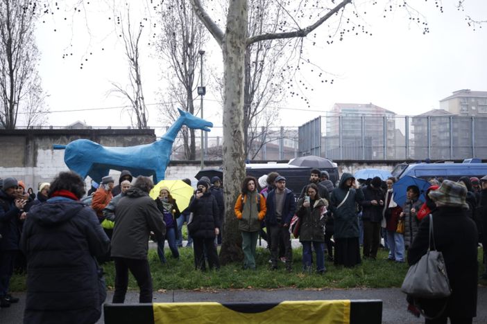 In corso Brunelleschi arriva la statua del Marco Cavallo: "No alla riapertura del Cpr" In corso Brunelleschi arriva la statua del Marco Cavallo: "No alla riapertura del Cpr"