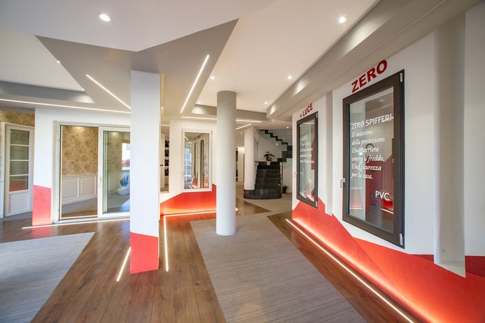 Dalle finestre alle persiane: Domino, qualità superiore e tempi garantiti Dalle finestre alle persiane: Domino, qualità superiore e tempi garantiti