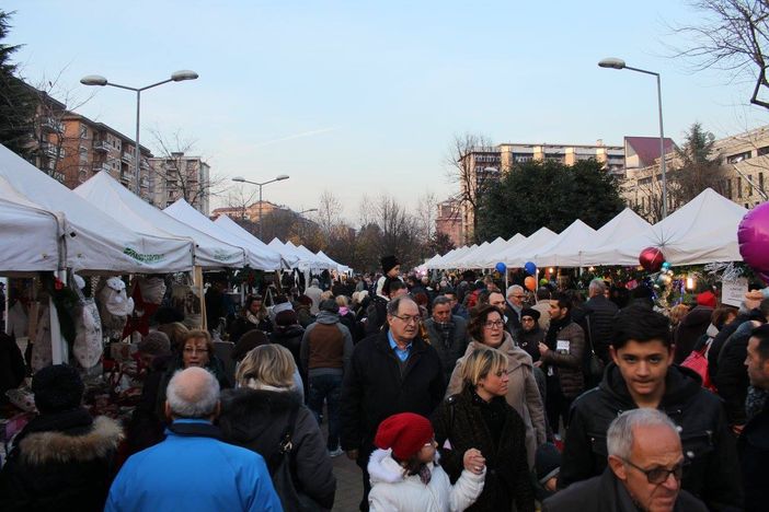 Collegno, Natale è alle porte, ma si pensa già ai saldi dopo la Befana