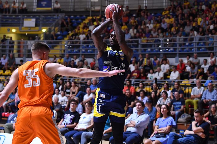 Basket, la Reale Mutua torna a casa: domenica lo scontro con Treviglio