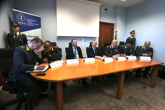 tavolata della conferenza stampa