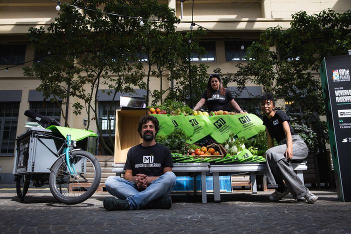 Fai la spesa tra i banchi con un click: il Mercato Itinerante di Torino si amplia