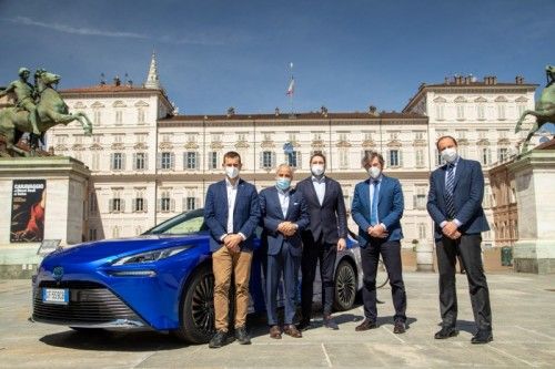 Toyota Motor Italia presenta la Mirai alla Regione Piemonte Toyota Motor Italia presenta la Mirai alla Regione Piemonte