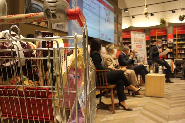 La spesa di Natale per sconfiggere il cancro: con Nova Coop riempiendo il carrello si aiuterà l’Istituto di Ricerca di Candiolo