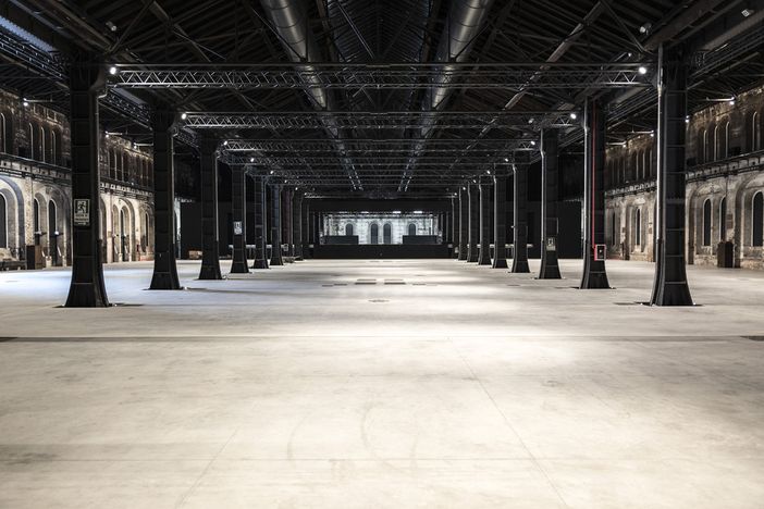 Coronavirus, i posti di terapia intensiva stanno finendo: sopralluogo alle Ogr per allestire un ospedale “da campo” Coronavirus, i posti di terapia intensiva stanno finendo: sopralluogo alle Ogr per allestire un ospedale “da campo”