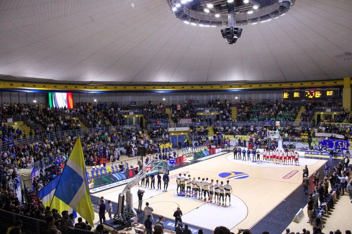 Piove nel Pala Gianni Asti: "Ispezioniamo il tetto con i droni della Municipale" Piove nel Pala Gianni Asti: "Ispezioniamo il tetto con i droni della Municipale"