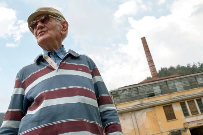 anziano in primo piano