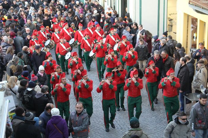 Ivrea, con le note della Diana inizia stamattina una nuova edizione del Carnevale