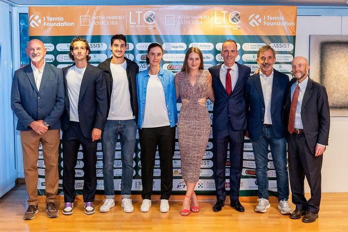 Sonego e Musetti premiano 12 promesse del tennis italiano: l'iniziativa di un'associazione benefica torinese