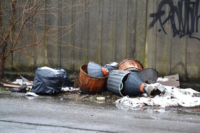 Grugliasco, giro di vite contro i "furbetti" della spazzatura: oltre 30 multe per abbandoni abusivi Grugliasco, giro di vite contro i "furbetti" della spazzatura: oltre 30 multe per abbandoni abusivi