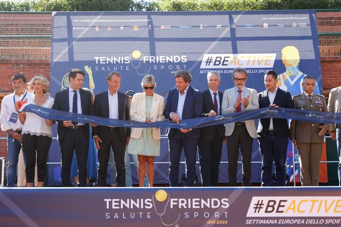 Tennis & Friends taglio del nastro Tennis & Friends taglio del nastro