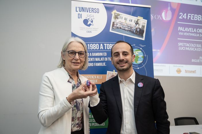 Successo di pubblico e di cuore per lo show Lights on U: devoluto a casa Ugi parte dell'incasso