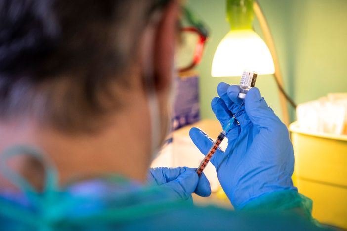 Vaccini, Valle (Pd): &quot;Si va avanti con gli annunci, ma si resta indietro sui fondamentali&quot;