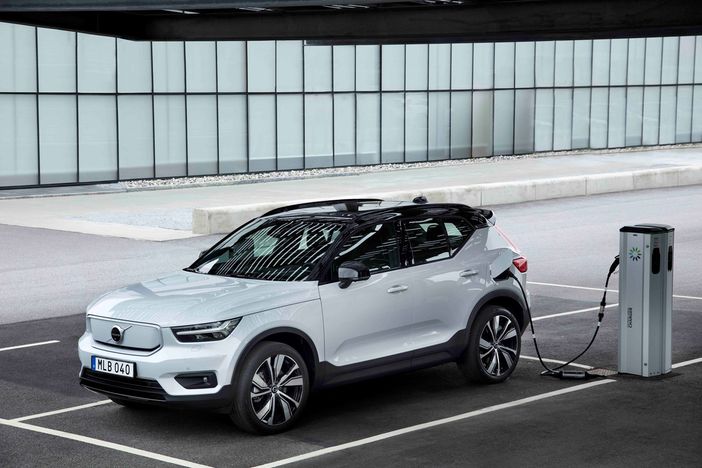 Volvo Cars colloca con successo il suo primo green bond, raccogliendo 500 milioni di euro