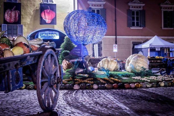 Zucca in piazza, a Piozzo (Cuneo) nel weekend i produttori locali con le zucche e prodotti tipici Zucca in piazza, a Piozzo (Cuneo) nel weekend i produttori locali con le zucche e prodotti tipici