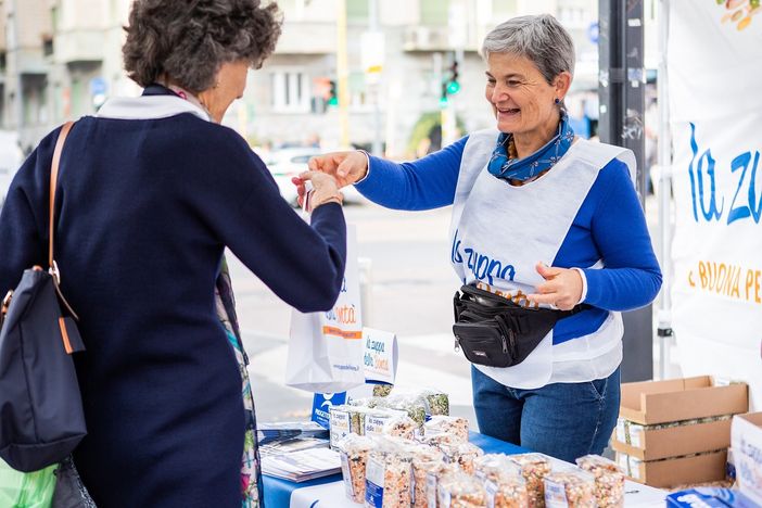 In piazza la "zuppa della bontà" per i senzatetto In piazza la "zuppa della bontà" per i senzatetto