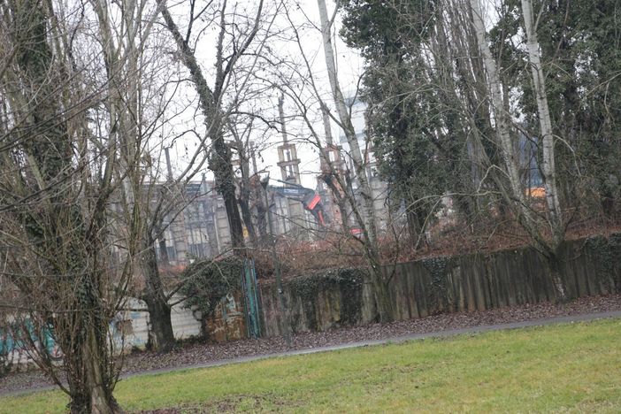 Rinasce l'ex area Bonafous: al via i lavori i demolizione nell'ex laminatoio Rinasce l'ex area Bonafous: al via i lavori i demolizione nell'ex laminatoio