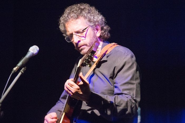 Luigi Antinucci, il Tenco nostrano che porta la sua "Magica Torino" alla Festa dell'Unità (VIDEO) Luigi Antinucci, il Tenco nostrano che porta la sua "Magica Torino" alla Festa dell'Unità (VIDEO)