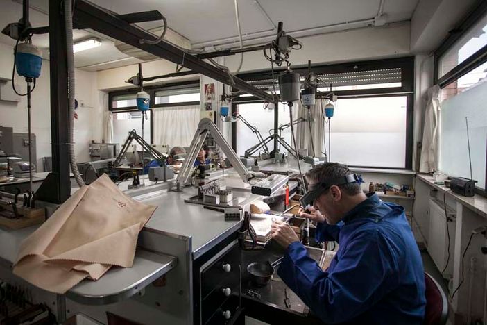 artigiano al lavoro