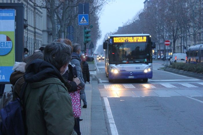 assembramenti alle fermate assembramenti alle fermate