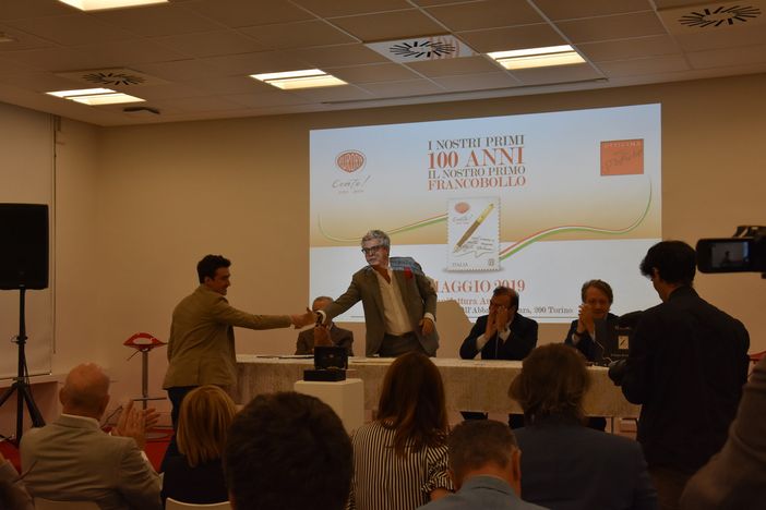 Un francobollo speciale per i 100 anni della fondazione di Aurora Penne