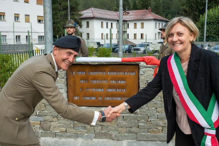 militare e sindaca militare e sindaca