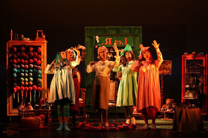 Le feste all'Astra di Torino: "Il berretto" di Capodanno e dal 2 gennaio "Queen LeaR"