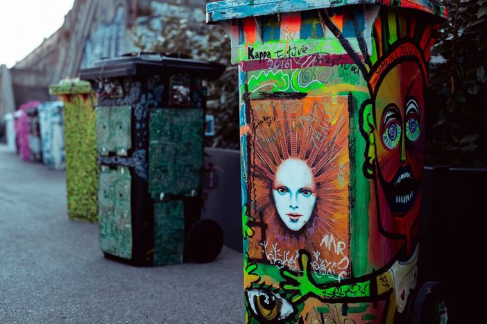 L'arte del riciclo al Kappa FuturFestival con il progetto TRASHed: la presentazione dei bidoni trasformati in opere da Edit