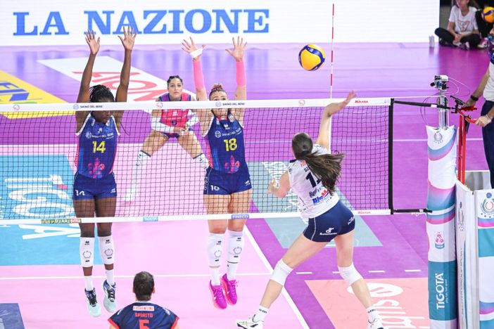Volley, la Reale Mutua Fenera Chieri ’76 cede a Scandicci Volley, la Reale Mutua Fenera Chieri ’76 cede a Scandicci