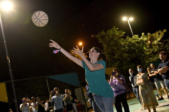 Iren accende le luci sul campo da basket della Circoscrizione 6 in corso Taranto